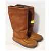 Image 1 : LADIES SIZE 7 MANITOBAH MUKLUK BOOTS-ESTATE