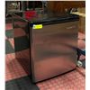 Image 1 : SYLVANIA SMALL MINI FRIDGE H-19.75" W-20.5" L-17"