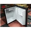 Image 2 : SYLVANIA SMALL MINI FRIDGE H-19.75" W-20.5" L-17"
