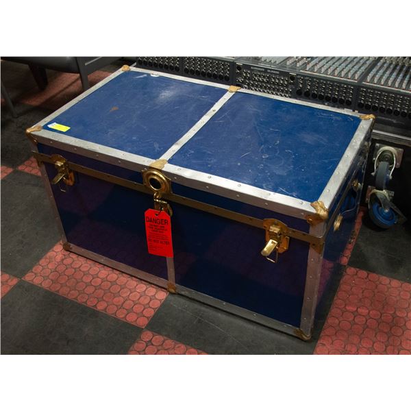 BLUE STEAMER TRUNK