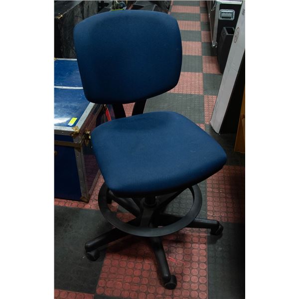 BLUE HYDRAULIC OFFICE CHAIR