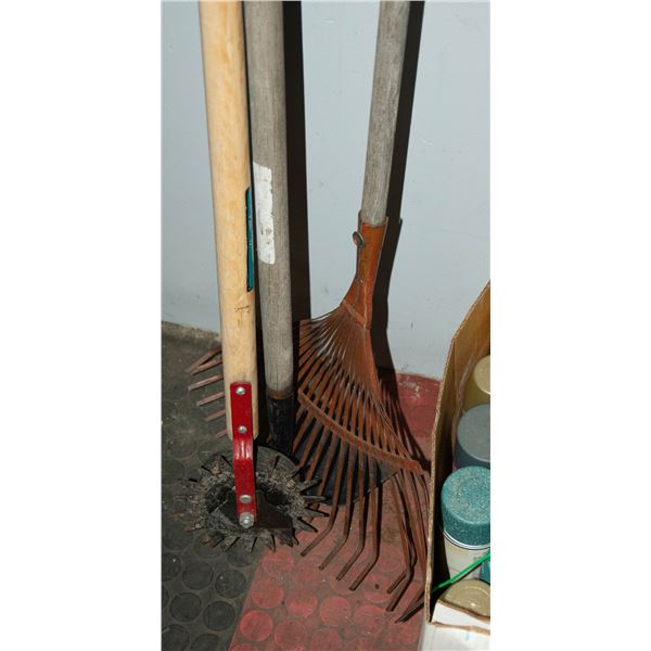 LOT OF GARDEN TOOLS