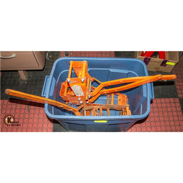 BOX W/ 3 KLONDIKE WALL JACKS. STANDARD 2 BY 4.