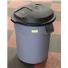 Image 1 : RUBBERMAID ROUGHNECK GARBAGE CAN 22" H