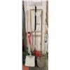 Image 1 : 6 GARDEN TOOLS