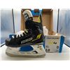 Image 1 : Bauer M4 Suprem Junior Sketes   - D Width Size 2