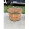 Image 2 : BUSHEL BASKETS, LOT OF FOUR