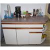 Image 1 : COFFEE STATION WITH COFFEE MACHINE AND ACCESSORIES