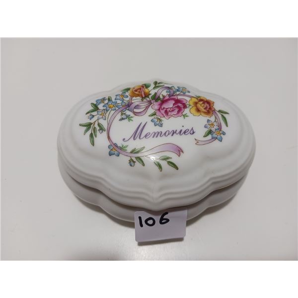Mint Vintage 1983 Avon Music Box & Card, Memories, Porcelain *Approximate* 4"L 3"W 2"H