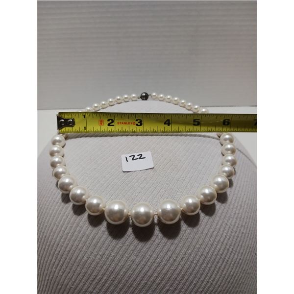 Vintage 12" White Pearl Necklace, Magnetic Clasp