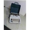 Image 1 : Underwood 378 Manual Typewriter 