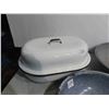 Image 2 : Enamel Roaster and Basins, China Serving Dish
