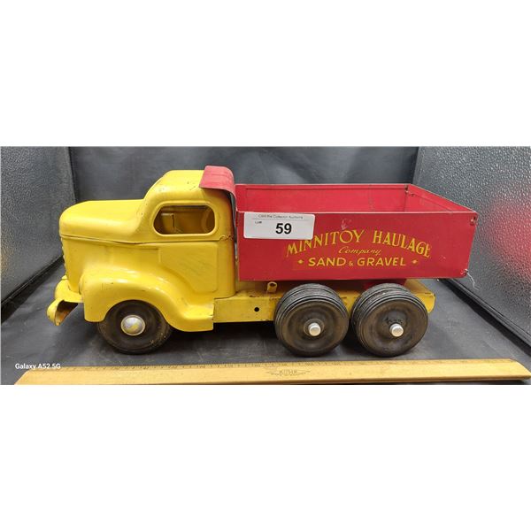 Vintage pressed steel Minnitoy sand & gravel dump truck