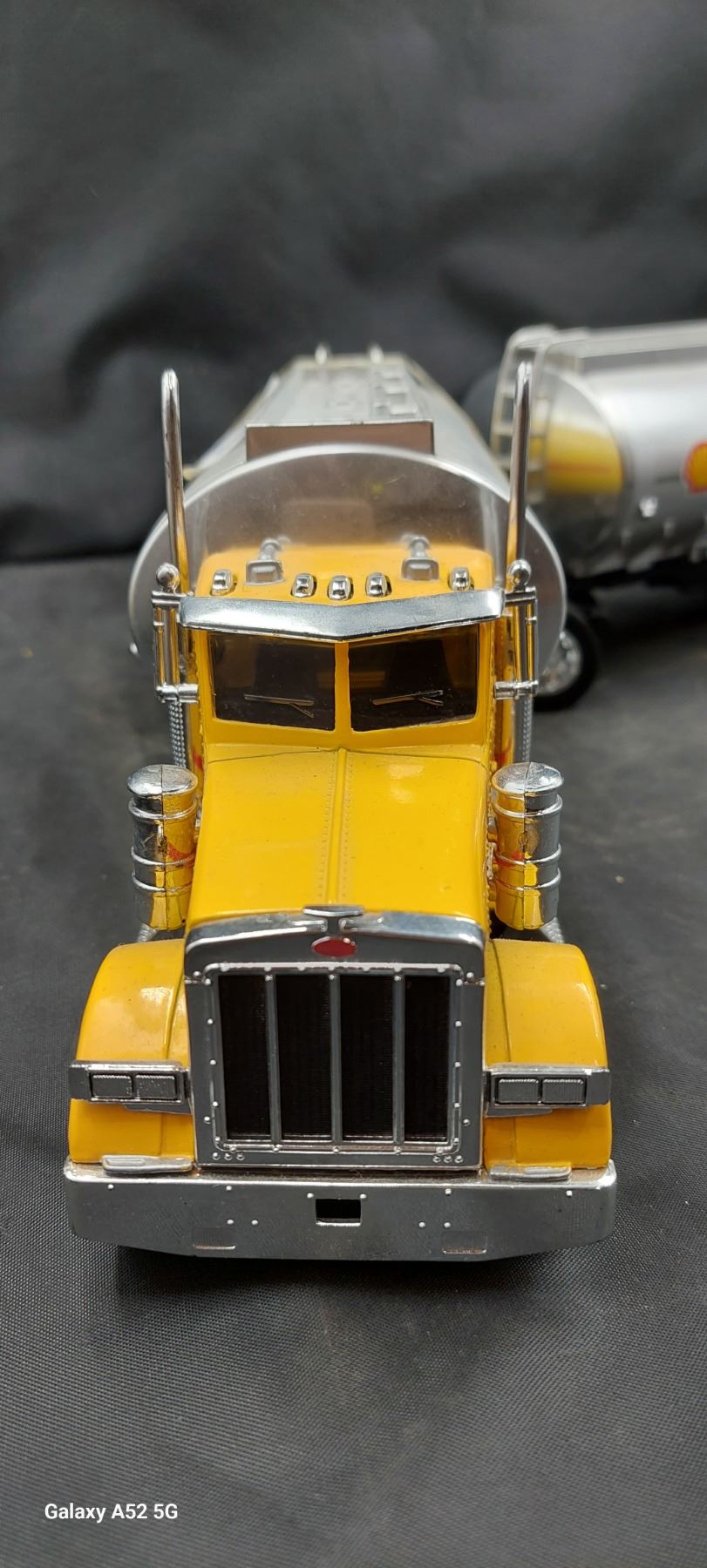 Die cast Shell tanker truck with trailer 21.5