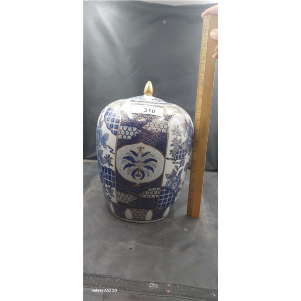 Large Satsuma pottery vase w/lid (approx 13in tall)