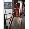 Image 2 : AS NEW FEATHERLIGHT FIBERGLASS 6FT STEP LADDER