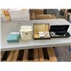 Image 1 : 5 VINTAGE CASED RAZORS