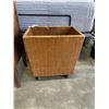Image 2 : VINTAGE RECORD RACK AND WOOD PLANTER