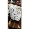 Image 3 : UPHOLSTERED ACCENT CHAIR