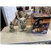 Image 1 : PUMPKIN WITH FLASHING LED LIGHTS, CAST OWL FIGURE AND ROOSTER STATUE
