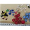 Image 3 : Tray of vintage glass buttons