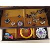 Image 2 : Vintage jewelry box with contents