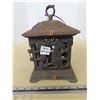 Image 1 : Cast iron garden lantern