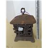 Image 2 : Cast iron garden lantern