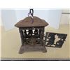 Image 3 : Cast iron garden lantern