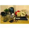 Image 1 : Box with Décor, toys ect