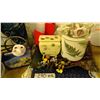 Image 3 : Box with Décor, toys ect