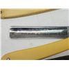 Image 4 : 2 Vintage straight razors
