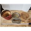 Image 1 : Wood planter and wicker baskets