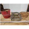 Image 2 : Wood planter and wicker baskets