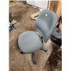 Image 2 : Green adjustable office chair - 34"H excellent cond
