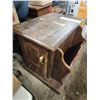 Image 2 : Vintage end table - 24"x20"x21"H