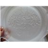 Image 2 : Iris and Herringbone 7" Frosted Glass Plate