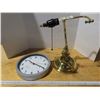 Image 1 : Gold toned lamp and quartz clock- untested