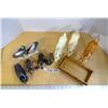 Image 2 : Assorted ducks figurine and 3 hourses and wagon -no wheel