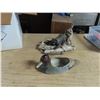 Image 1 : box of decrotive items