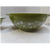 Image 2 : Pair of vintage pyrex mixing bowls- different size