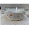 Image 2 : Pair of vintage pyrex mixing boelsw/lids- large lid has small chip