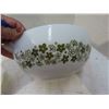 Image 2 : Pair of mis matched pyrex bowls