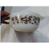 Image 3 : Pair of mis matched pyrex bowls