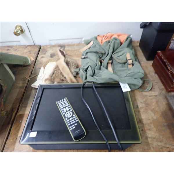 Toshiba TV, Backpack, Hyde Gloves