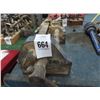 Image 2 : Bench Mount Wood Clamp