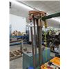 Image 1 : 5-Large Wood Clamps - 5 X $