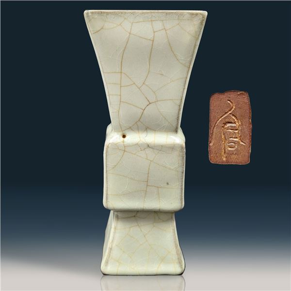 Chinese Song Style Guan Kiln Crackle Glaze Vase With Mark