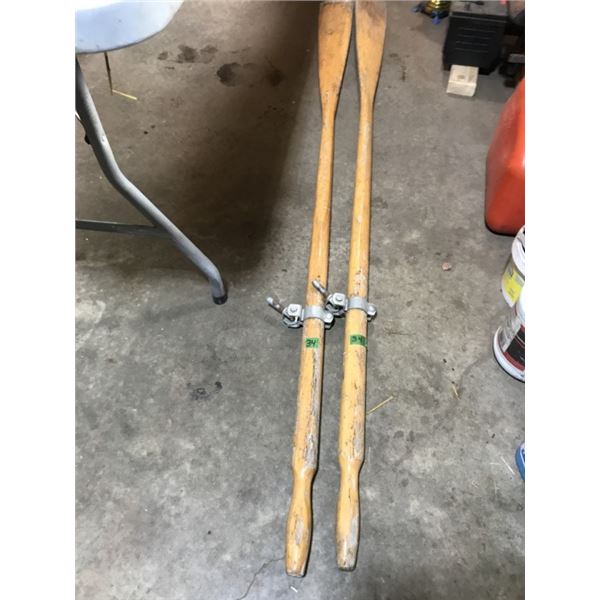 Pair of 7' oars