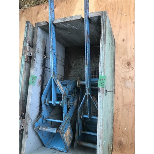 Wood Box with 2 wall Jacks (For lifting Walls)